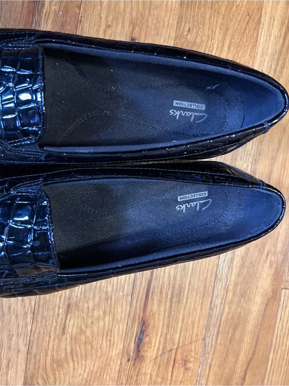 Clarks Women's Black Croc Embossed Patent Leather Loafers Slip On Low Wedge s 10